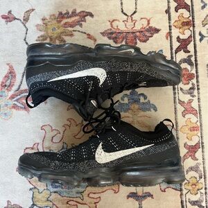 Nike Black and White Air VaporMax Flyknit Sneakers | Men’s 14